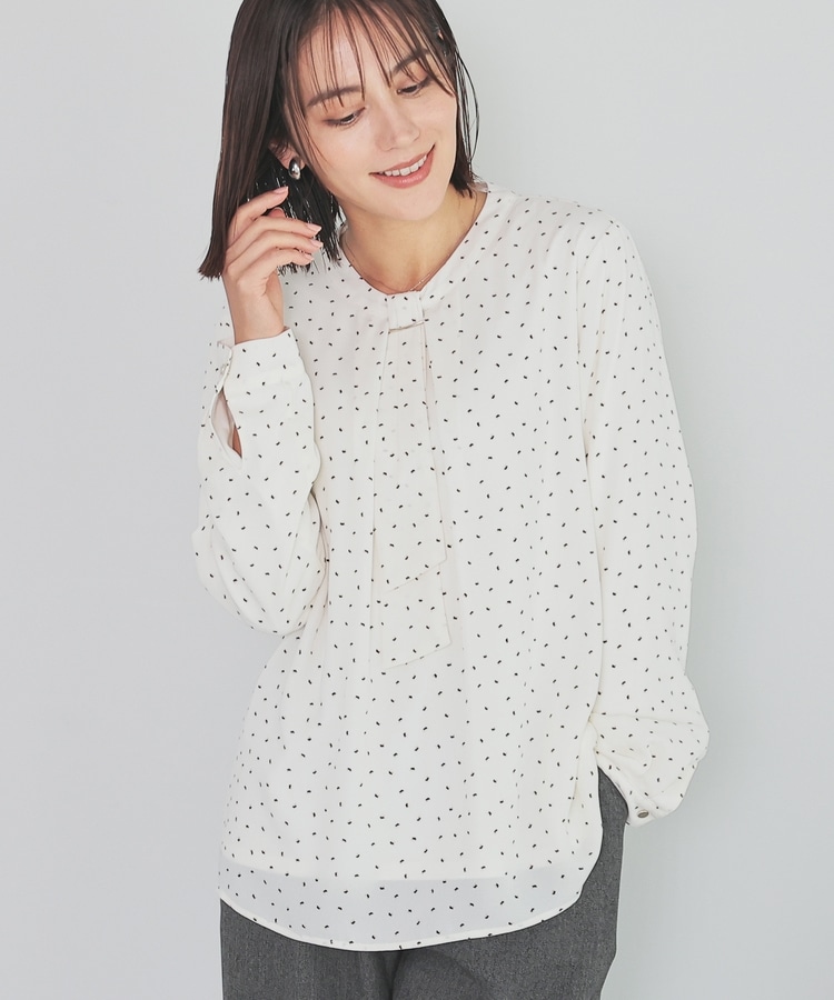 ボウタイウォームブラウス